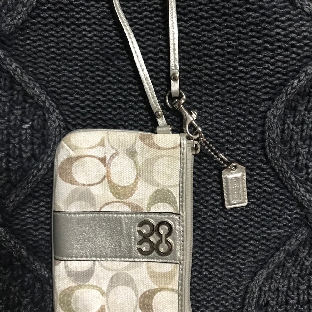 Coach wristlet - Picture 2 of 5
